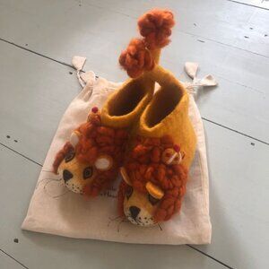 Kid's Sew Heart Felt Leopold the Lion Slippers. NWOT. Size 2-3Y (15cm)